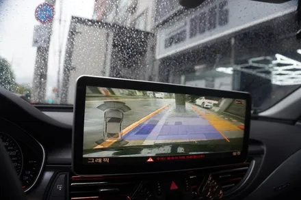 아우디 A7 국산 12.3인치 모니터 아이니바3D 자동 업데이트 가능M2C200I플러스 매립 시공 M2C300I플러스는 언제 출시 될까요?