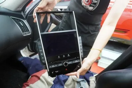 인피니티 Q50 순정 인터치 연동 13.6인치 버티컬모니터 안드로이드올인원 시공후  물류비 없는 1년 무상 AS 받아 보세요