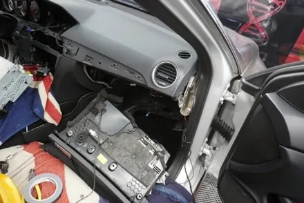 벤츠 C63AMG 쿠페 W204 후기형 국산 모니터 M2C 탈거 알리익스프레스 해외 직구 8.8인치 모니터 교체 설치 우리 동네는 고수가 작업한다