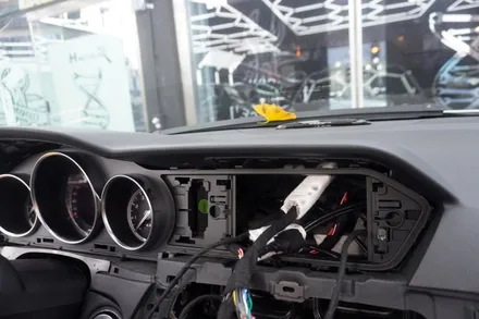 [벤츠내비게이션AS공식지정점 캡틴홍] 벤츠 C클래스 W204 후기형 C63AMG 해외직구 안드로이드모니터 올인원 내비게이션 상하좌우 각도 조절 후방카메라 교체 시공