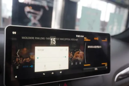 아우디 SQ5 내비게이션 블랙박스 보조배터리 국산 12.3인치 모니터 교체 M2C200A플러스 안드로이드셋탑 뷰게라 Q100V 에너웨이브 에너팩프로 12A 시공
