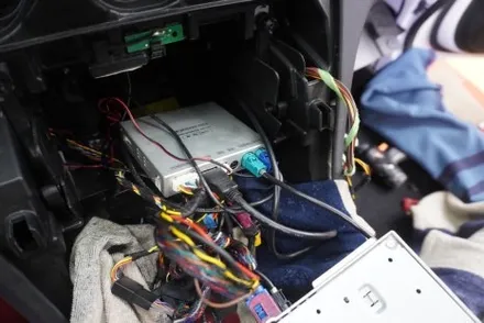 벤츠 C 클래스 C63AMG 세단  해외 직구 모니터 교체 터치로 카플레이 안드로이드오토 사용 안드로이드 올인원 설치