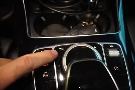 [벤츠내비게이션AS공식지정점 캡틴홍] 벤츠 C클래스 W205 GLC NTG5 AUX 코딩후 애플 카플레이 안드로이드오토 순정 모니터 사용 가능