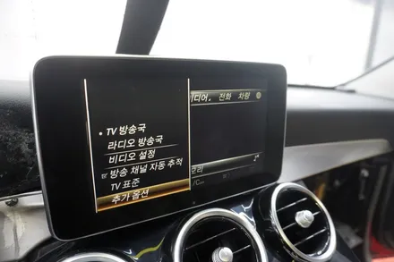 벤츠 C클래스 W205 내비게이션 해외직구 12.3인치 모니터 오작동   비상경고시스템 EWS 해제후 재작업 AUX 코딩 GPS는 듀얼 파크라 MEKEDE 제품 이용 교체 시공