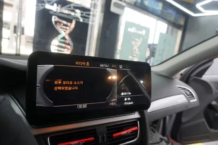 아우디 A4 3GMMI 차량 내비게이션 후방카메라 안드로이드모니터 타업체 에서 작업후 실패 후 한달의 연락 기다림 포기 하고 럭키가이 캡틴홍 매장에 예약 재작업 도전