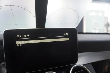 벤츠 C클래스 W205 내비게이션 해외직구 12.3인치 모니터 오작동   비상경고시스템 EWS 해제후 재작업 AUX 코딩 GPS는 듀얼 파크라 MEKEDE 제품 이용 교체 시공