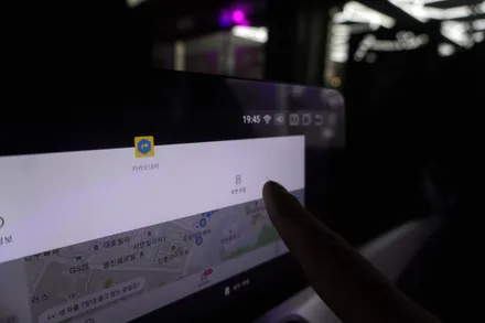 [벤츠내비게이션AS지정점 캡틴홍] 벤츠 C클래스 W204 후기형 해외직구 안드로이드모니터 내비게이션 AUX코딩 트렁크 스위치 교체형 후방카메라 시공