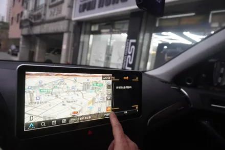 아우디 Q5 내비게이션 모니터 교체 국산 12.3인치 안드로이드셋탑  M2C200A플러스 아틀란V5 기본 사용 카블릿 잡소리 방지 시공