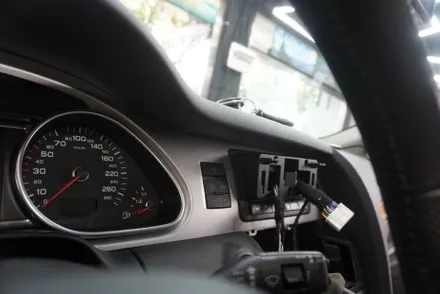 아우디 Q7 3GMMI 옵션 순정 7인치 모니터 탈거후 12.3인치 해외직구 안드로이드올인원 내비게이션 교체 시공