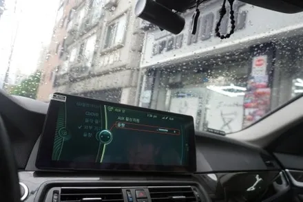 우리 동네는 고수가 작업한다 캡틴홍 BMW F10 5시리즈 CIC 옵션 해외 직구 모니터 재작업 1인 시공 작업 과정 모니터 조립 상태 비교해 보세요