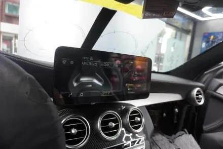 우리 동네는 고수가 작업한다 1인 시공 캡틴홍 벤츠 C63 AMG 쿠페 모니터 교체 카플레이 안드로이드오토 무선 연결 터치로  사용됩니다