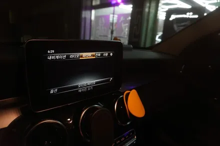 [벤츠내비게이션AS공식지정점 캡틴홍] 벤츠 C클래스 W205 GLC NTG5 AUX 코딩후 애플 카플레이 안드로이드오토 순정 모니터 사용 가능