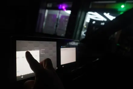 [벤츠내비게이션AS지정점 캡틴홍] 벤츠 GLK 전기형 내비게이션 국산12.3인치 모니터 교체 M2C200A플러스 안드로이드 셋탑 매립 은평구 시공 맛집!