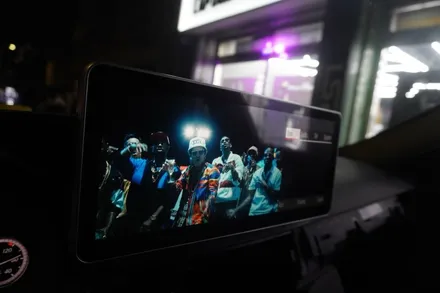 [벤츠코리아내비AS지정점 캡틴홍] 벤츠 E클래스 W212 전기형 국산 모니터 교체 12.3인치 M2C200A플러스 안드로이드셋탑 내비게이션 아틀란V5 기본 사용  AUX 코딩