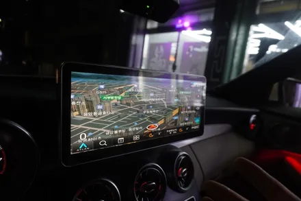 [벤츠내비게이션AS공식지정점 캡틴홍] 벤츠 C클래스 W205 쿠페 내비게이셔 AUX코딩후 12.3인치 국산 모니터 교체 M2C200A플러스 안드로이드셋탑 매립 시공