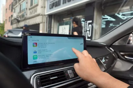 BMW 7시리즈 CIC 옵션 차량 모니터 교체 12.3인치 안드로이드모니터 시공시 음성 연결은 AUX 케이블 별도 작업이 필요 합니다