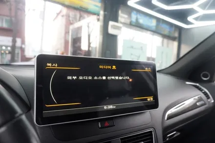 아우디 SQ5 내비게이션 블랙박스 보조배터리 국산 12.3인치 모니터 교체 M2C200A플러스 안드로이드셋탑 뷰게라 Q100V 에너웨이브 에너팩프로 12A 시공