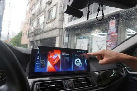 우리 동네는 고수가 작업한다 캡틴홍 BMW F10 5시리즈 CIC 옵션 해외 직구 모니터 재작업 1인 시공 작업 과정 모니터 조립 상태 비교해 보세요