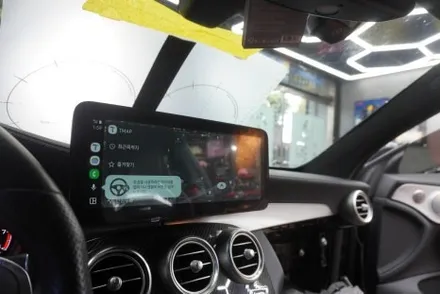 우리 동네는 고수가 작업한다 1인 시공 캡틴홍 벤츠 C63 AMG 쿠페 모니터 교체 카플레이 안드로이드오토 무선 연결 터치로  사용됩니다