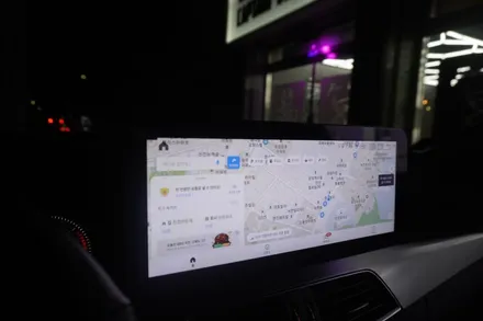 [벤츠내비게이션AS지정점 캡틴홍] 벤츠 C클래스 W204 후기형 해외직구 안드로이드모니터 내비게이션 AUX코딩 트렁크 스위치 교체형 후방카메라 시공