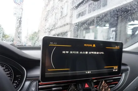 아우디 A7 국산 12.3인치 모니터 아이니바3D 자동 업데이트 가능M2C200I플러스 매립 시공 M2C300I플러스는 언제 출시 될까요?