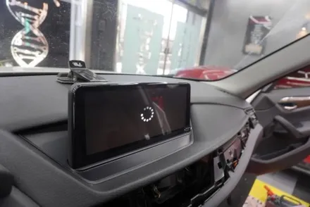 BMW X1 CIC 순정 모니터 있는 옵션 차량 10.25인치 안드로이드  모니터 올인원 내비게이션 교체 오디오 탈거가 작업의 반이 네요by예약제1인시공캡틴홍