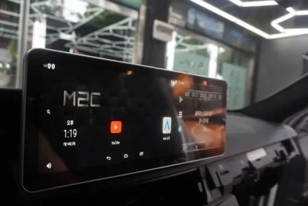 메이드인 코리아 네트워크전자 벤츠 전용 국산 12.3인치모니터 교체 설치 아트뷰 M2C200A플러스 W212 후기형 차량에 매립 시공