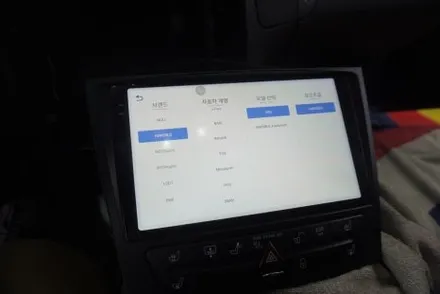 벤츠 E 클래스 W211 전기형 무출데크 모니터 교체 후방카메라 설치 순정 앰프 연동 광박스 이용 해외 직구 안드로이드 올인원 시공 우리 동네는 고수가 작업한다