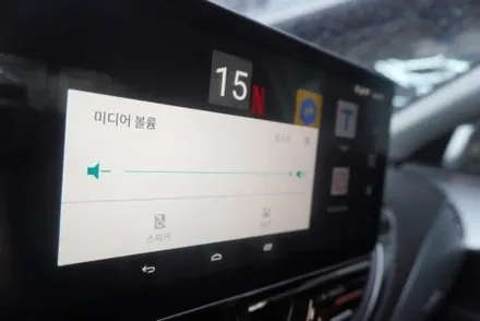 아우디 A7 국산 12.3인치 모니터 아이니바3D 자동 업데이트 가능M2C200I플러스 매립 시공 M2C300I플러스는 언제 출시 될까요?