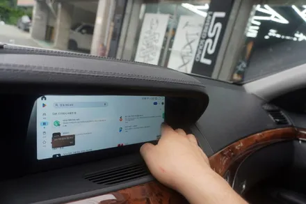 W221 전기형 벤츠 S클래스 NTG3.0 순정 오디오 AUX 메뉴 없는 차량  전용 장비로 외부입력 코딩후 해외직구 10.25인치 모니터 설치