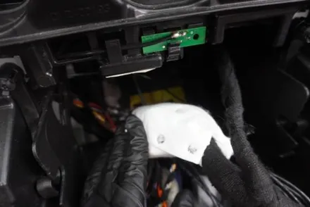 벤츠 C 클래스 C63AMG 세단  해외 직구 모니터 교체 터치로 카플레이 안드로이드오토 사용 안드로이드 올인원 설치