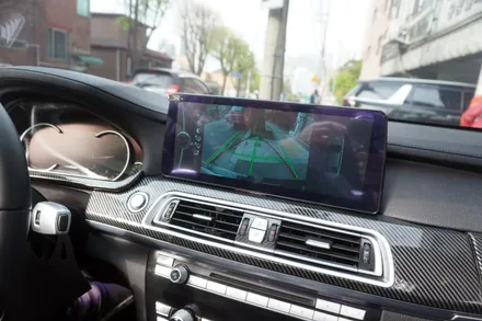 BMW 7시리즈 CIC 옵션 차량 모니터 교체 12.3인치 안드로이드모니터 시공시 음성 연결은 AUX 케이블 별도 작업이 필요 합니다