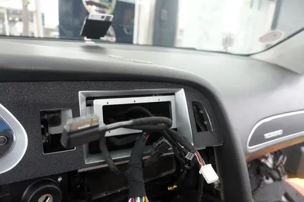 아우디 A6 C6 2GMMI 12.3인치 모니터 교체 내비게이션 후방카메라 연동 시공