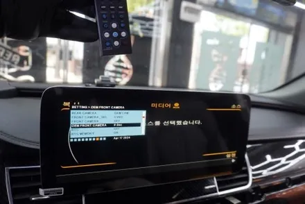 아우디 국산12.3인치 모니터 NV700 NO.35번째 시공 차량은 아우디 A8 D4 내공이 필요한 커스텀 브라켓 작업 완벽한 핏으로 누가 마무리 하죠 바로 전국구 실력자 캡틴홍