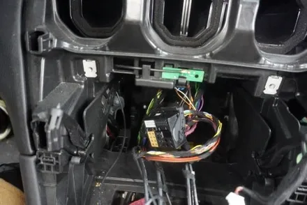 벤츠 GLC 해외 직구 모니터 교체할 때 GPS는  순정 듀얼 파크라 케이블 연결 싱크 밀림 없는  AUX 코딩 후 설치하는 벤츠 모니터 안드로이드 내비게이션 설치 고수 캡틴홍