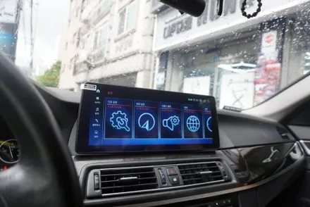 우리 동네는 고수가 작업한다 캡틴홍 BMW F10 5시리즈 CIC 옵션 해외 직구 모니터 재작업 1인 시공 작업 과정 모니터 조립 상태 비교해 보세요