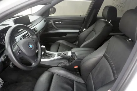 BMW 3시리즈 E90 대시보드 타공후 시공되는 10.25인치 안드로이드모니터 올인원 내비게이션 아이드라이브 후방카메라 교체 시공