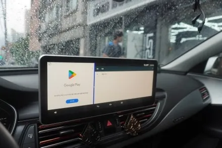 아우디 A7 국산 12.3인치 모니터 아이니바3D 자동 업데이트 가능M2C200I플러스 매립 시공 M2C300I플러스는 언제 출시 될까요?