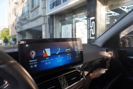 벤츠 C클래스 W204 후기형 트립 옵션 차량 12.3인치 안드로이드모니터 내비게이션 교체 손잡이 일체형 후방카메라 시공