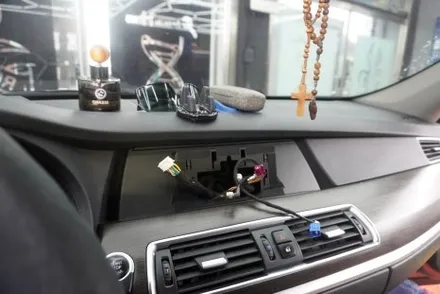 BMW 5 GT  해외 직구 모니터 교체 설치 우리 동네는 고수가 작업한다