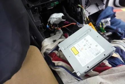 벤츠 C 클래스 C63AMG 세단  해외 직구 모니터 교체 터치로 카플레이 안드로이드오토 사용 안드로이드 올인원 설치