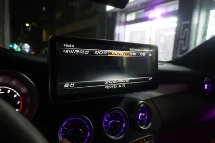 [벤츠내비게이션AS공식지정점 캡틴홍] 벤츠 C클래스 W205 쿠페 내비게이셔 AUX코딩후 12.3인치 국산 모니터 교체 M2C200A플러스 안드로이드셋탑 매립 시공