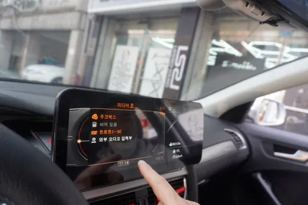 아우디 A4 3GMMI 차량 내비게이션 후방카메라 안드로이드모니터 타업체 에서 작업후 실패 후 한달의 연락 기다림 포기 하고 럭키가이 캡틴홍 매장에 예약 재작업 도전