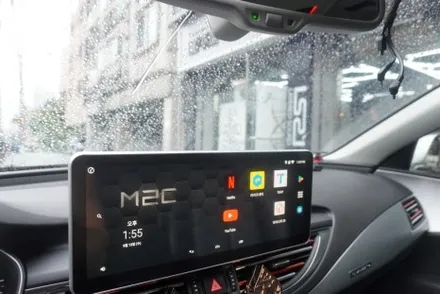 아우디 A7 국산 12.3인치 모니터 아이니바3D 자동 업데이트 가능M2C200I플러스 매립 시공 M2C300I플러스는 언제 출시 될까요?