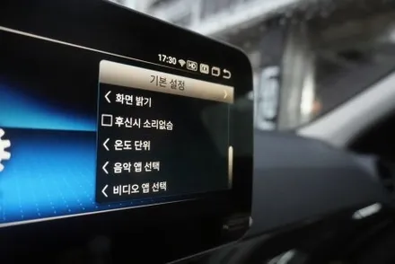 벤츠 W204 후기형 C클래스 해외직구 모니터 설치 MNG 고사양 10.25인치 안드로이드올인원