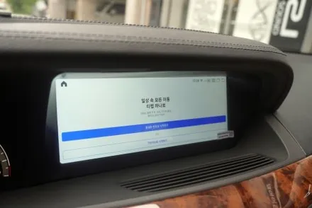 W221 전기형 벤츠 S클래스 NTG3.0 순정 오디오 AUX 메뉴 없는 차량  전용 장비로 외부입력 코딩후 해외직구 10.25인치 모니터 설치