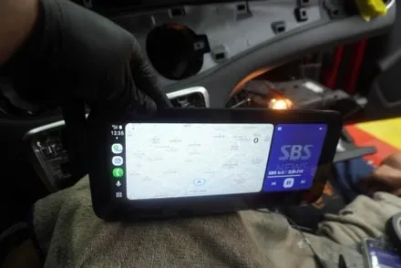 벤츠 GLA 4500AB 모니터 블랙아웃 화면 깜박임 후방카메라 안됨 고장 탈거 해외 직구 리눅스 카플레이 안드로이드오토 전용 모니터 설치