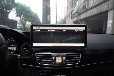 벤츠E클래스 W212 지니내비게이션 모니터 블랙아웃 문제 탈거후 후방카메라도 교체 국산 12.3인치 NV700 네트워크전자 벤츠 선물 세트 시공