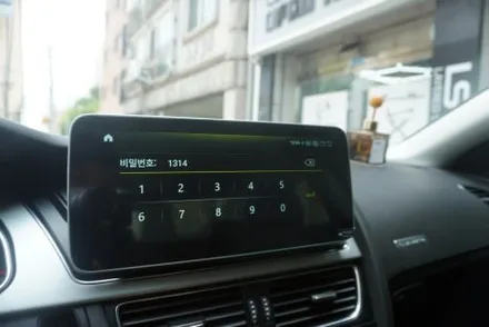 아우디 A5 쿠페 구형 안드로이드올인원 블랙아웃 고장 수리 보다 저렴한 해외직구 신형 MNG 모니터 교체 설치 재작업을 추천 드립니다