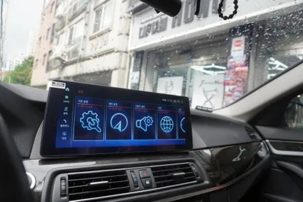 우리 동네는 고수가 작업한다 캡틴홍 BMW F10 5시리즈 CIC 옵션 해외 직구 모니터 재작업 1인 시공 작업 과정 모니터 조립 상태 비교해 보세요